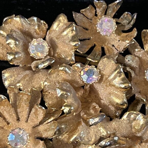Vintage Made in Austria Aurora Borealis AB Rhinestone Gold Tone Floral Brooch - Picture 3 of 8